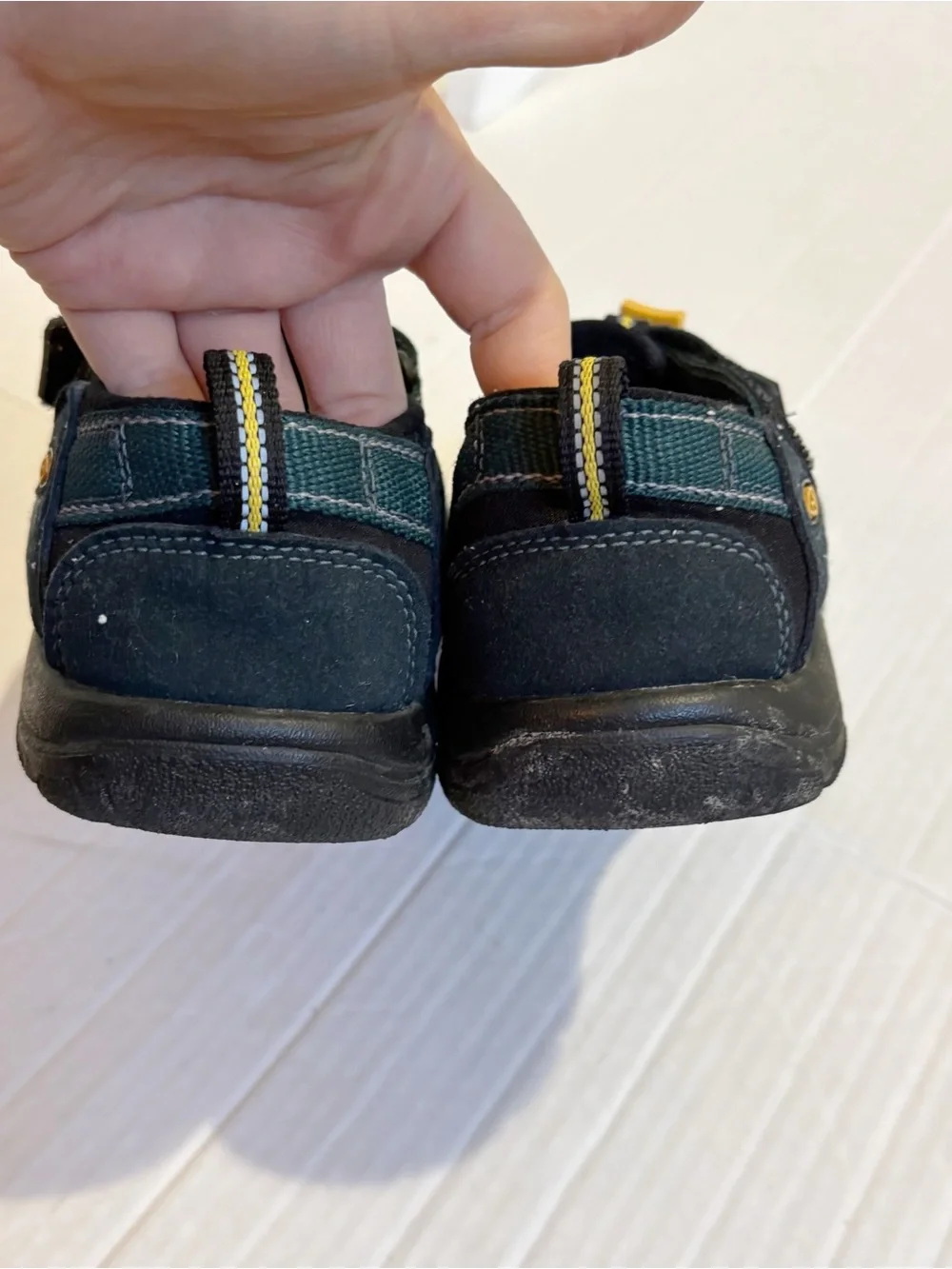 Keen Newport Sandals Big Kid’s Size 5 Hiking Water Shoes Keens Outdoor Travel